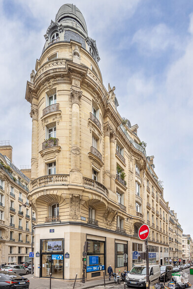 2 Rue Villaret De Joyeuse, Paris à louer - Photo de l’immeuble – Image 2 sur 5