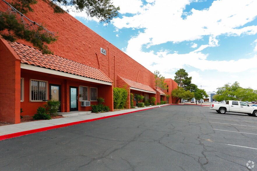 4545 W Hacienda Ave, Las Vegas, NV à louer - Photo de l’immeuble – Image 3 sur 8