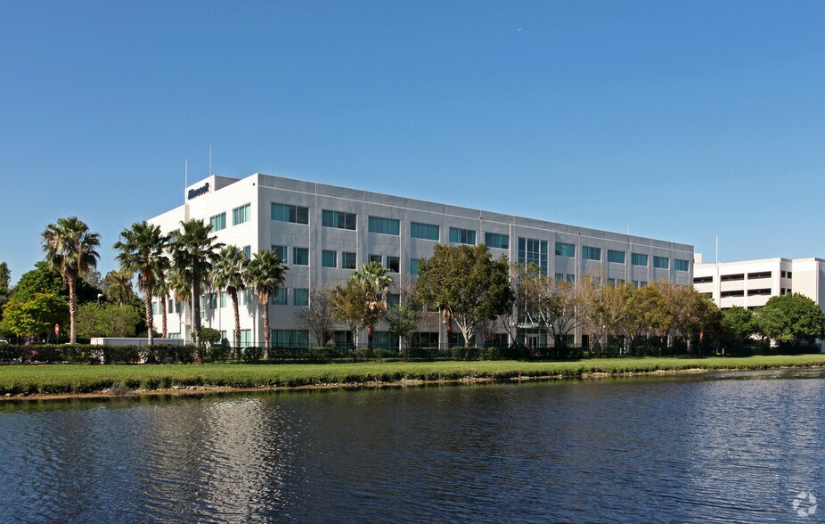 6750 N Andrews Ave, Fort Lauderdale, FL à louer - Photo de l’immeuble – Image 1 sur 16