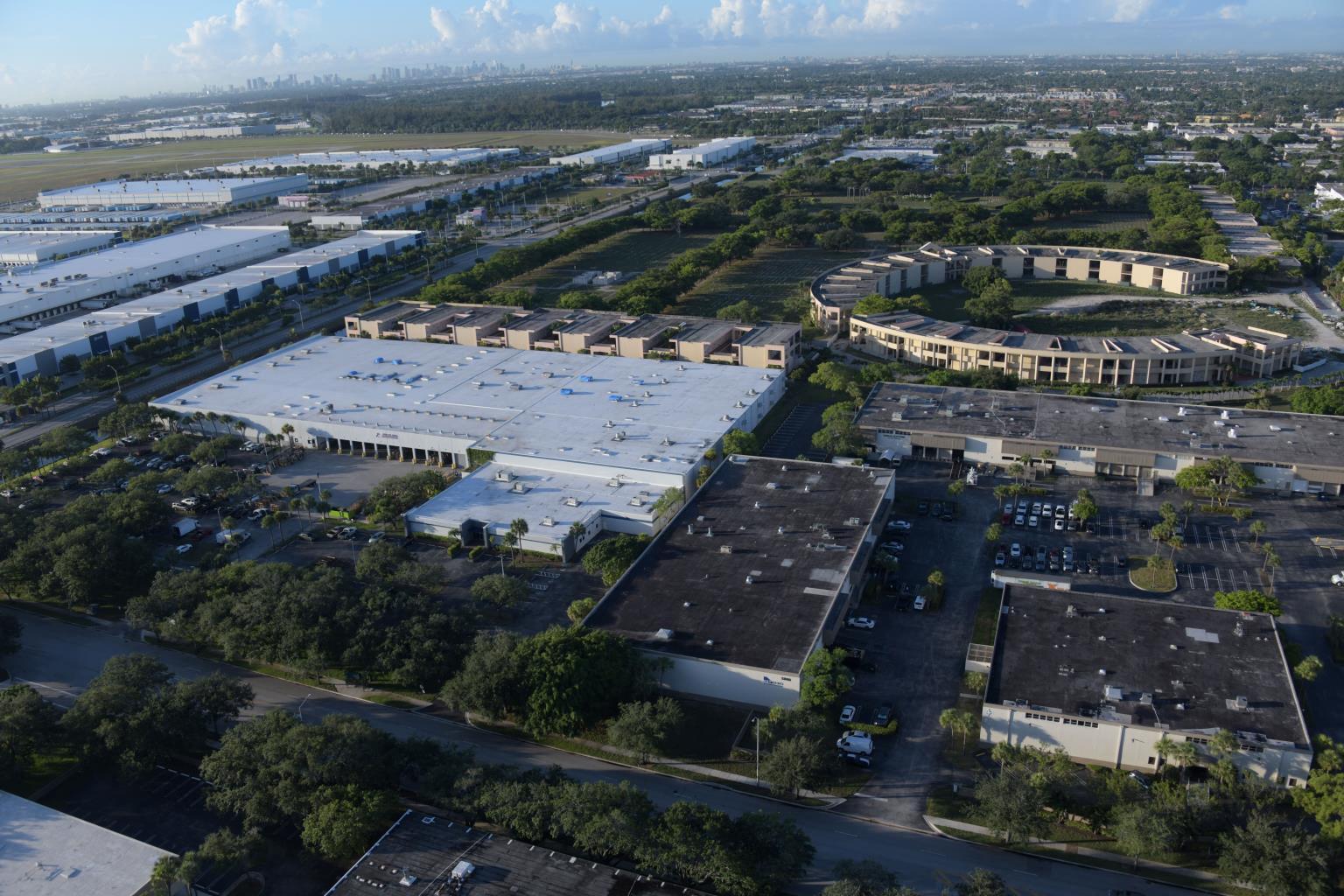 5800 Miami Lakes Dr, Miami Lakes, FL à louer Photo de l’immeuble– Image 1 sur 11