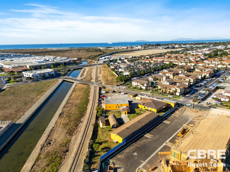 5690 Cypress Rd, Oxnard, CA à vendre - Photo de l’immeuble – Image 3 sur 26