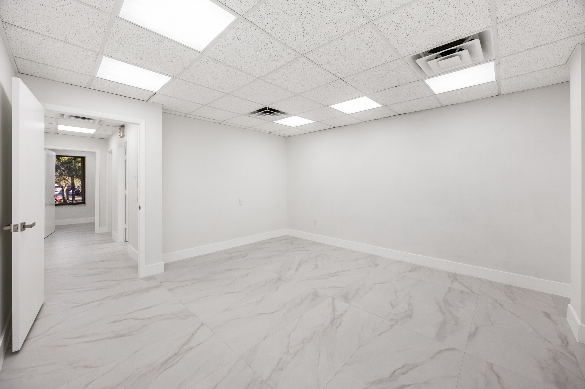 150 NW 70th Ave, Plantation, FL à louer Photo intérieure– Image 1 sur 10