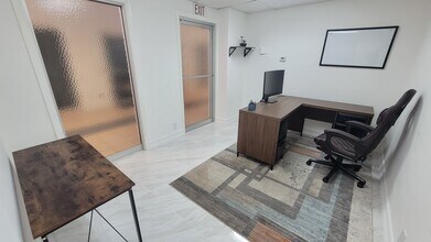 784 US Highway 1, North Palm Beach, FL à louer Photo intérieure– Image 1 sur 15