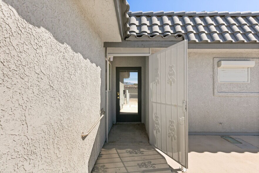 612 S Jones Blvd, Las Vegas, NV à vendre - Photo de l’immeuble – Image 2 sur 23