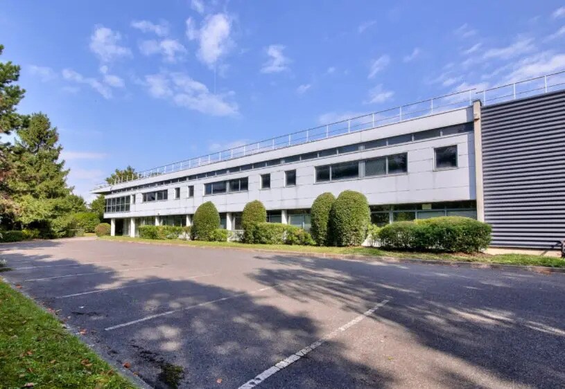 Local d’activités dans Tremblay-en-France à louer - Photo de l’immeuble – Image 2 sur 4