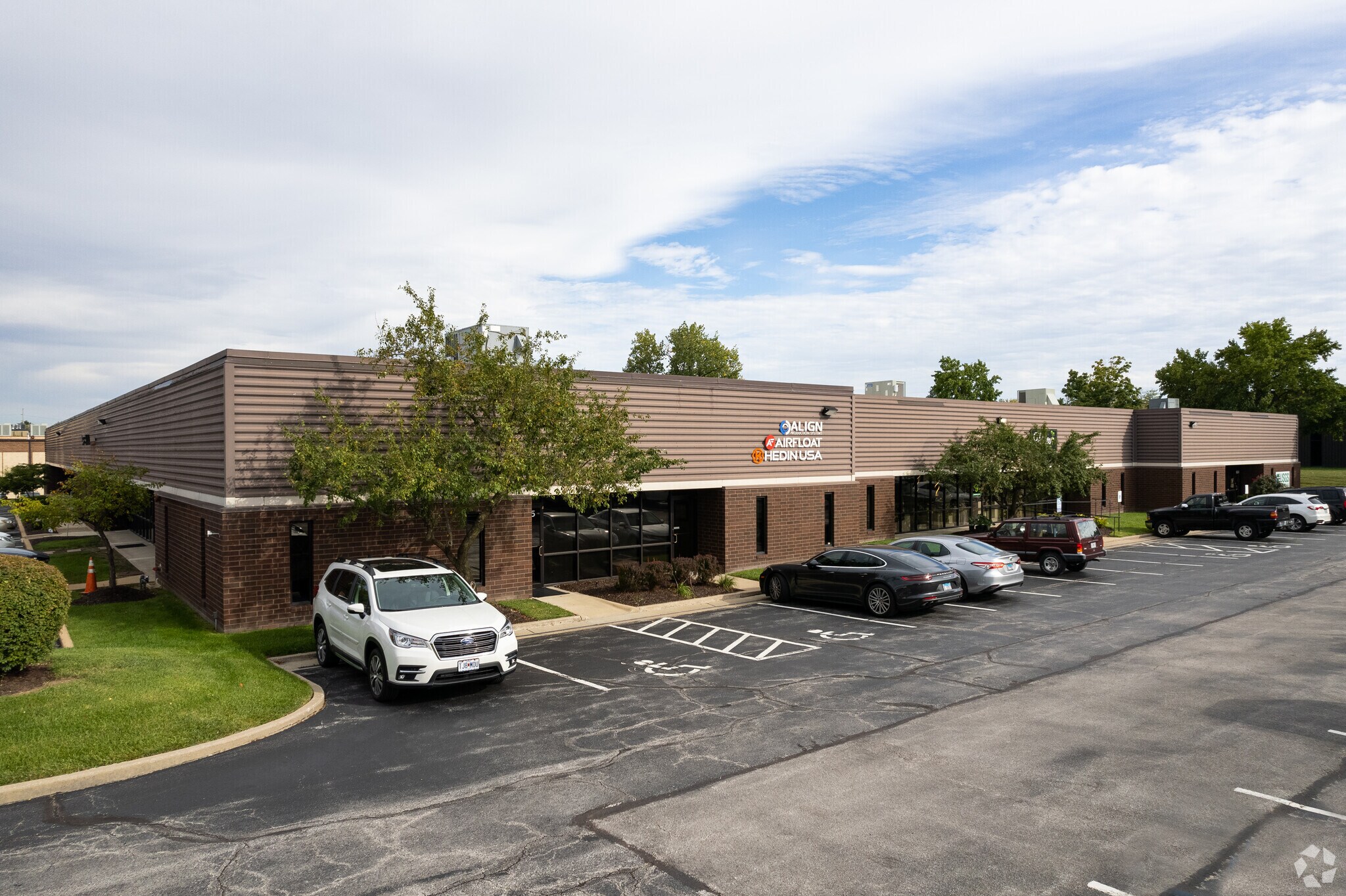 9355-9375 Dielman Industrial Dr, Olivette, MO à louer Photo de l’immeuble– Image 1 sur 2