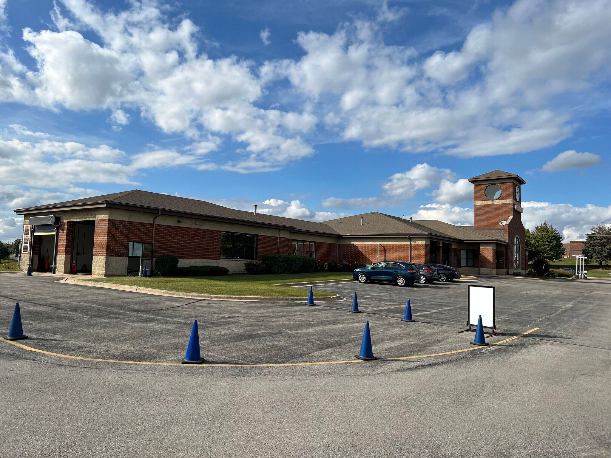 2120 Main St, Batavia, IL à vendre Photo de l’immeuble– Image 1 sur 8