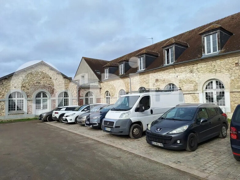 Bureau dans Compiègne à vendre - Photo de l’immeuble – Image 2 sur 4