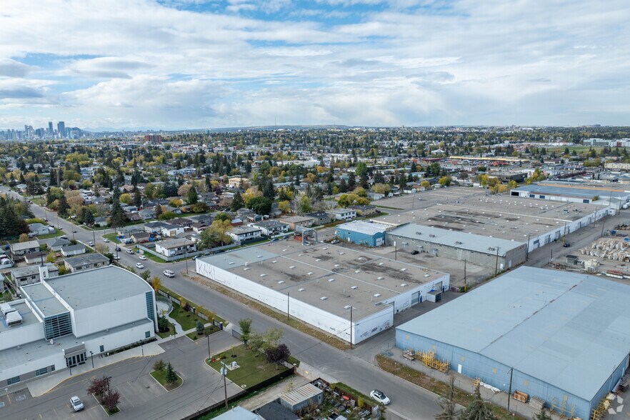 2264 48th St SE, Calgary, AB à louer - Aérien – Image 3 sur 3