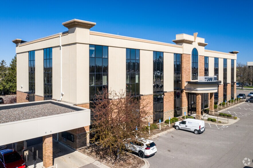 7300 France Ave S, Edina, MN à vendre - Photo de l’immeuble – Image 1 sur 94