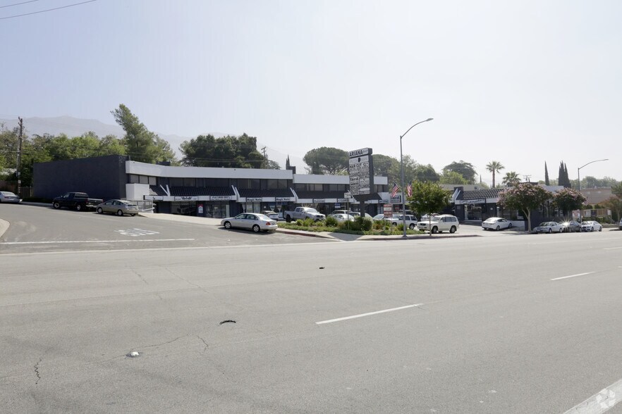3857 Foothill Blvd, La Crescenta, CA à louer - Photo de l’immeuble – Image 1 sur 7