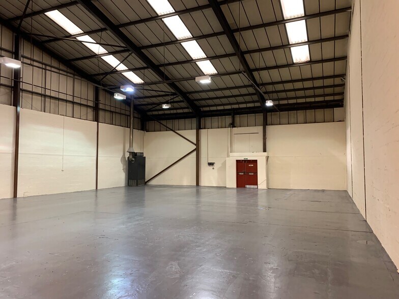 2500 London Rd, Glasgow à louer - Photo de l’immeuble – Image 1 sur 10