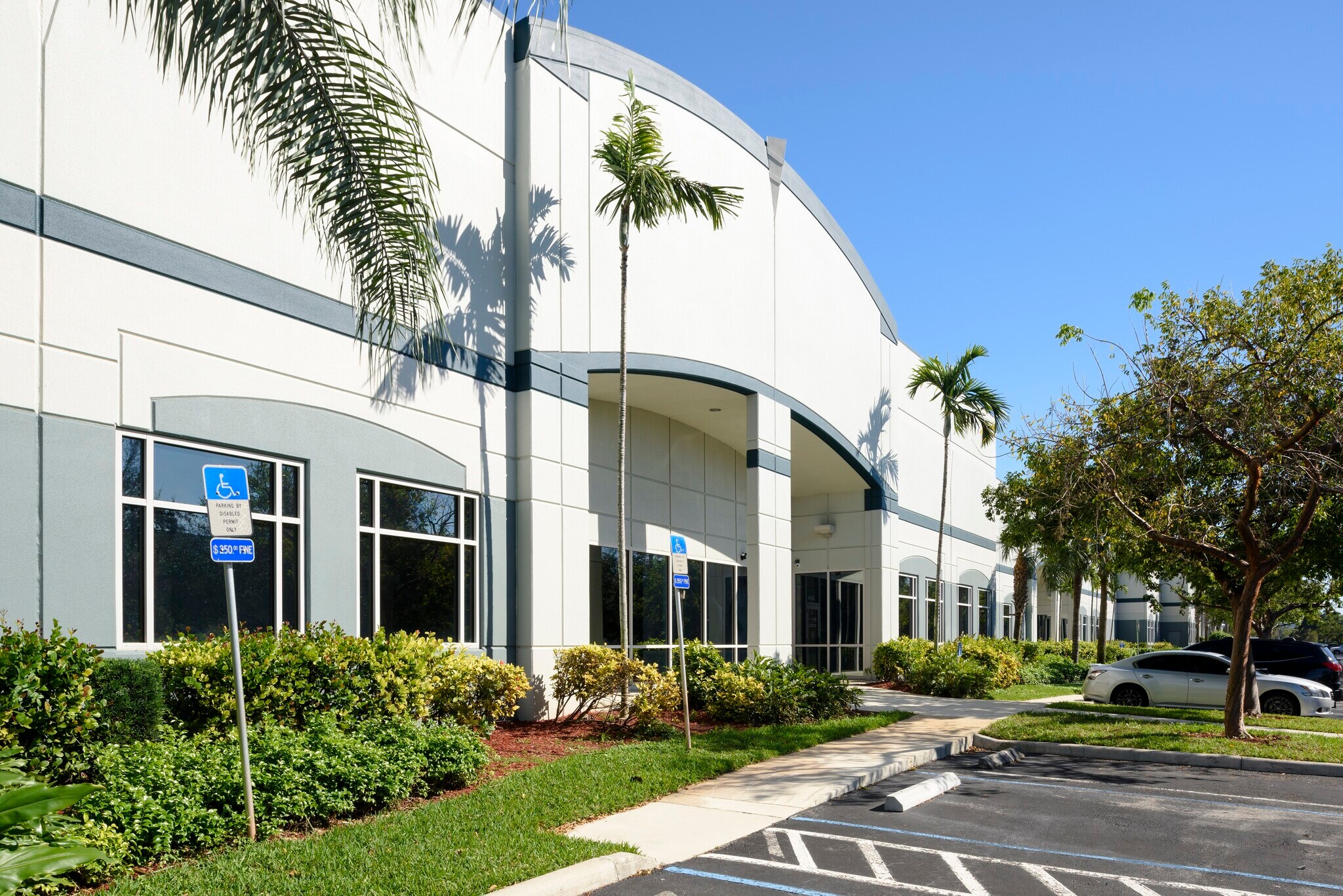 2001-2009 NW 25th Ave, Pompano Beach, FL à louer Photo de l’immeuble– Image 1 sur 3