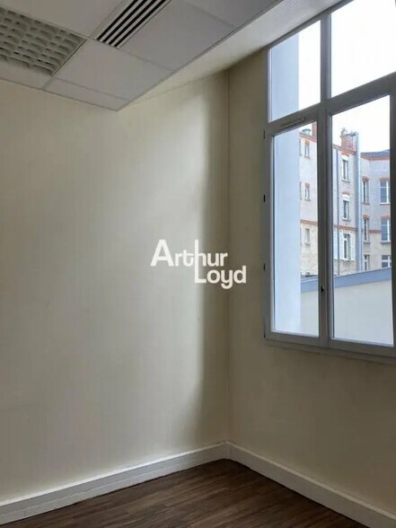 Bureau dans Reims à louer - Photo de l’immeuble – Image 2 sur 7