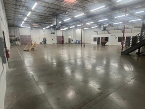 1751 Hurd Dr, Irving, TX à louer Photo de l’immeuble– Image 1 sur 2