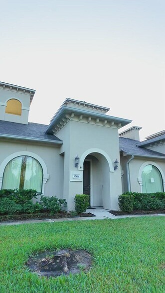 12816 Willow Centre Dr, Houston, TX à vendre - Vidéo sur l’annonce professionnelle – Image 2 sur 26