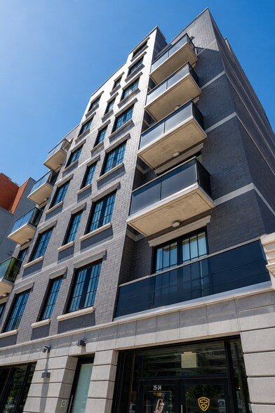 25-34 31st St, Astoria, NY à vendre - Photo de l’immeuble – Image 3 sur 4