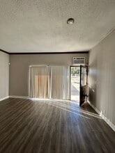24262 Walnut St, Newhall, CA à louer Photo intérieure– Image 1 sur 4