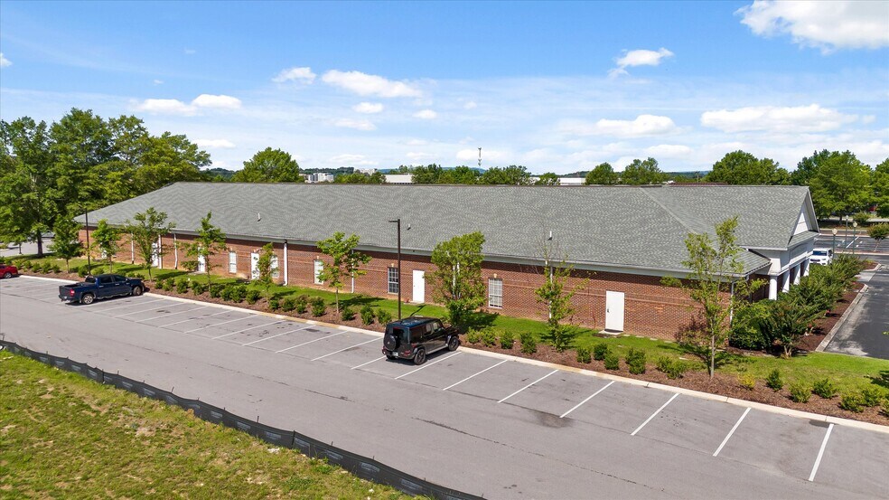 7446 Shallowford Rd, Chattanooga, TN à louer - Photo de l’immeuble – Image 2 sur 59