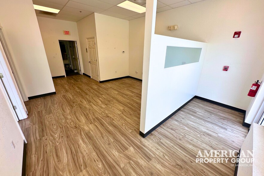 188 Triple Diamond Blvd, Nokomis, FL à vendre - Photo de l’immeuble – Image 2 sur 8