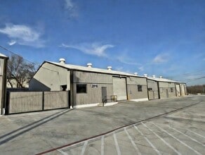 2814 N Nichols St, Fort Worth, TX à louer Photo de l’immeuble– Image 2 sur 4