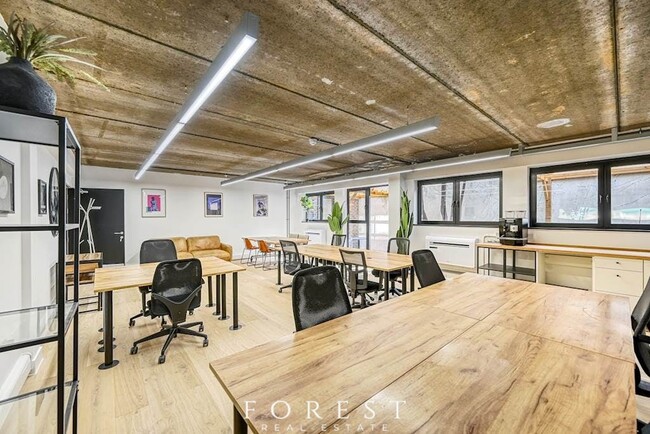 Plus de détails pour 18 Victoria Park Sq, London - Bureau à louer