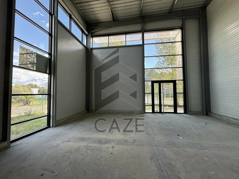 Local d’activités dans Canéjan à louer - Photo de l’immeuble – Image 3 sur 8