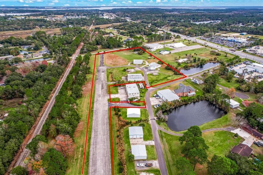 96168 Cessna Dr, Yulee, FL à vendre - Photo de l’immeuble – Image 2 sur 36