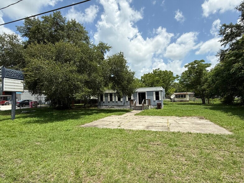 632 Commonwealth Ave SW, Polk City, FL à vendre - Photo principale – Image 1 sur 17