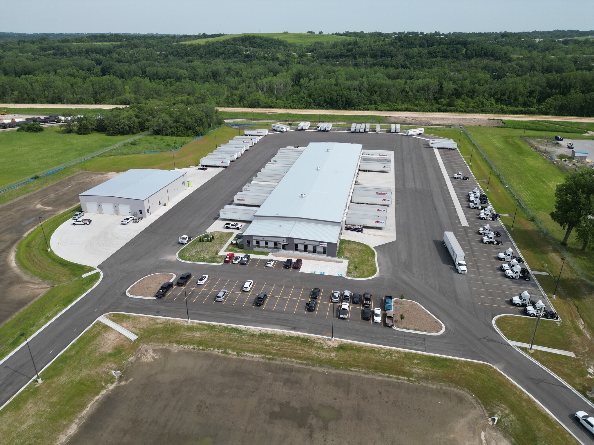 5010 Speaker Rd, Kansas City, KS à louer Photo principale– Image 1 sur 2