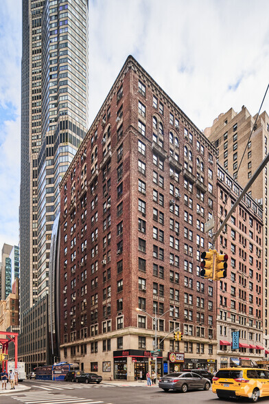 162 W 56th St, New York, NY à louer - Photo principale – Image 1 sur 4