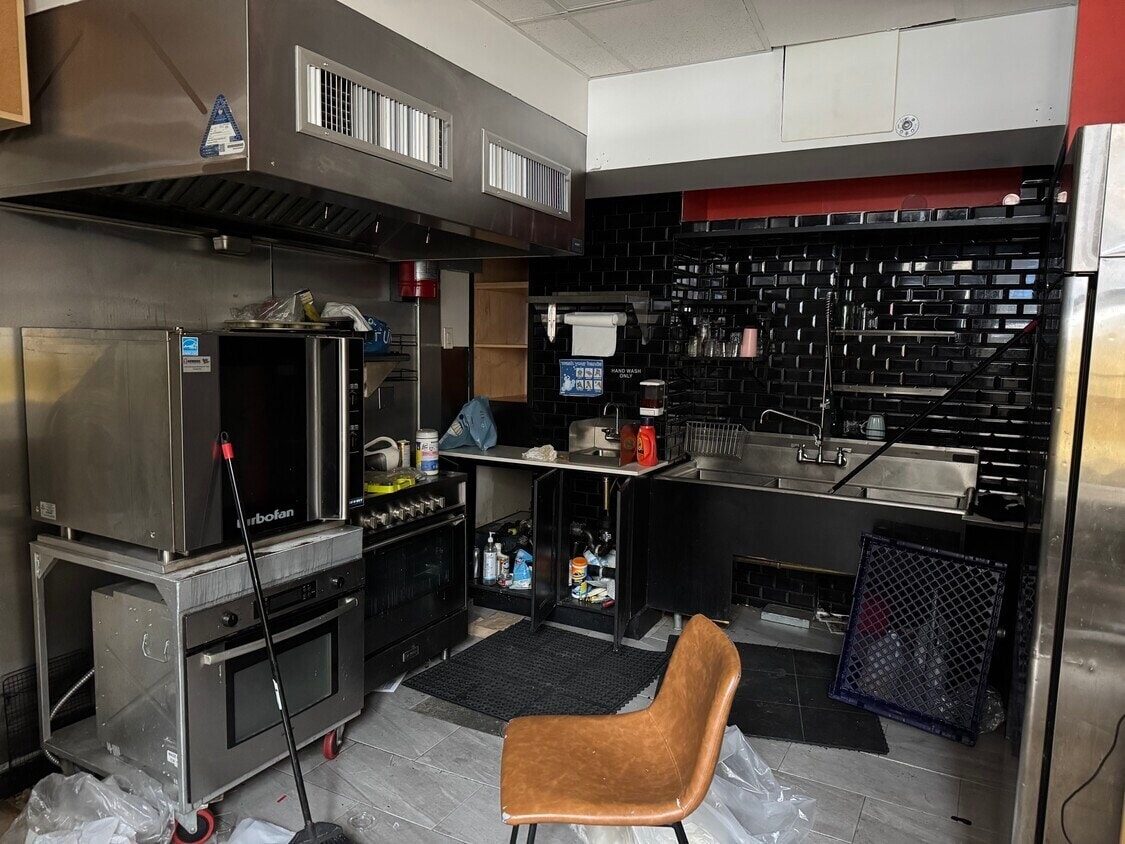 670-680 Nostrand Ave, Brooklyn, NY à louer Photo principale– Image 1 sur 3