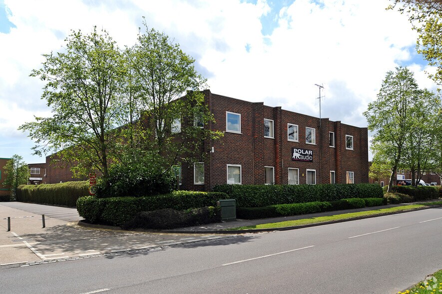 17-19 Albert Dr, Burgess Hill à louer - Photo de l’immeuble – Image 2 sur 6