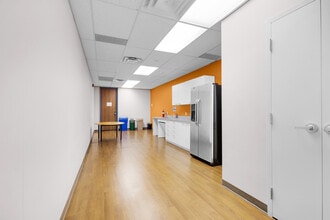 700 Dorval Dr, Oakville, ON à louer Photo intérieure– Image 1 sur 28