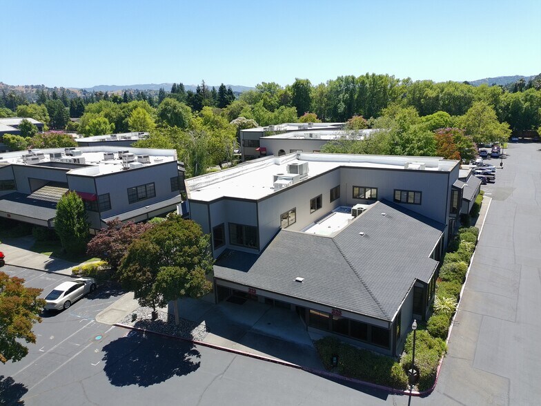 323 Lennon Ln, Walnut Creek, CA à louer - Photo de l’immeuble – Image 3 sur 6