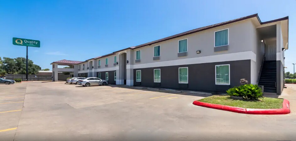 106 Hasler Blvd, Bastrop, TX à vendre - Photo de l’immeuble – Image 2 sur 20
