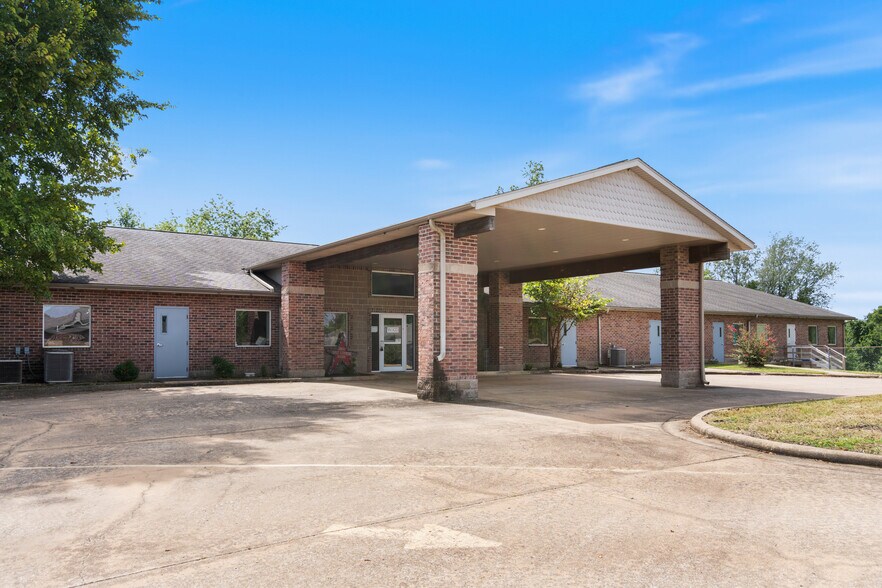 185 Rebecca St, Gentry, AR à louer - Photo de l’immeuble – Image 1 sur 53