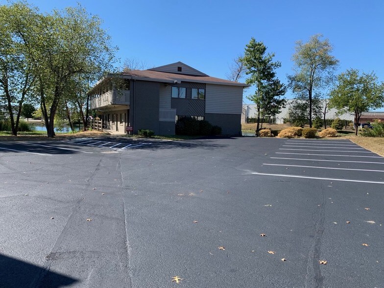 11223 Cornell Park Dr, Cincinnati, OH à vendre - Photo de l’immeuble – Image 2 sur 14