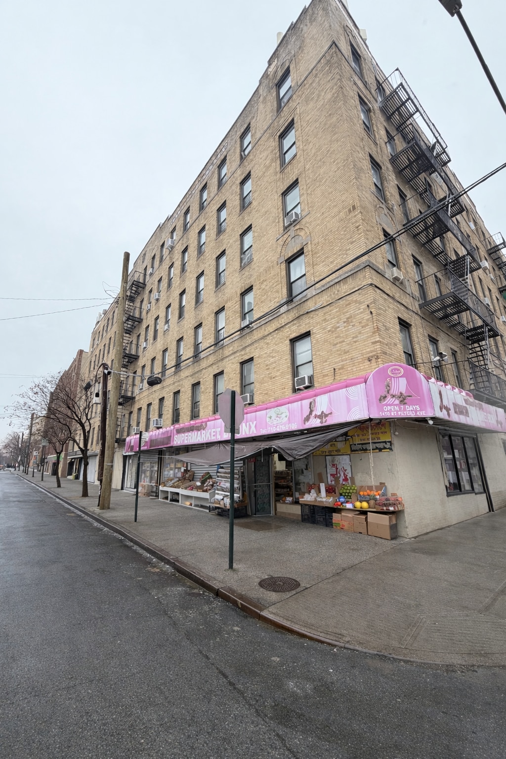 2501 Tratman Ave, Bronx, NY à louer Photo intérieure– Image 1 sur 2