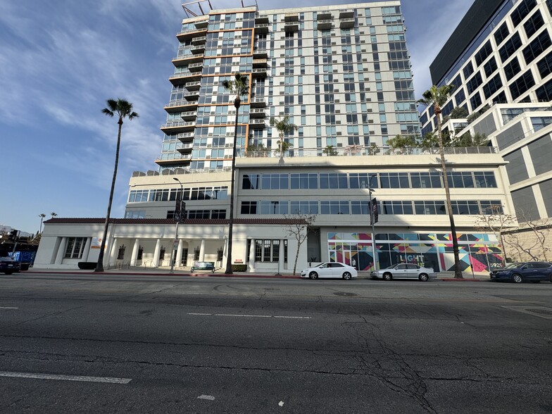 5925-5939 W Sunset Blvd, Los Angeles, CA à louer - Photo de l’immeuble – Image 1 sur 24