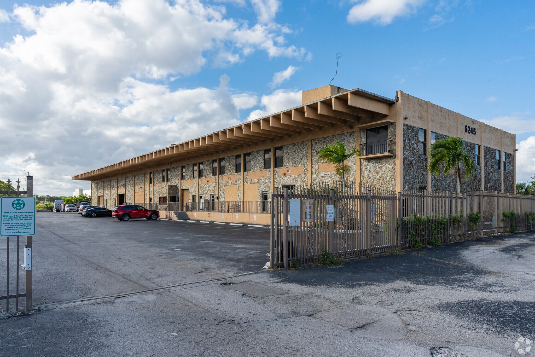 6245 N Powerline Rd, Fort Lauderdale, FL à louer Photo de l’immeuble– Image 1 sur 9