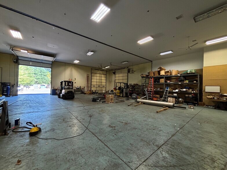 151 N Cooper Rd, West Berlin, NJ à louer - Photo de l’immeuble – Image 3 sur 7