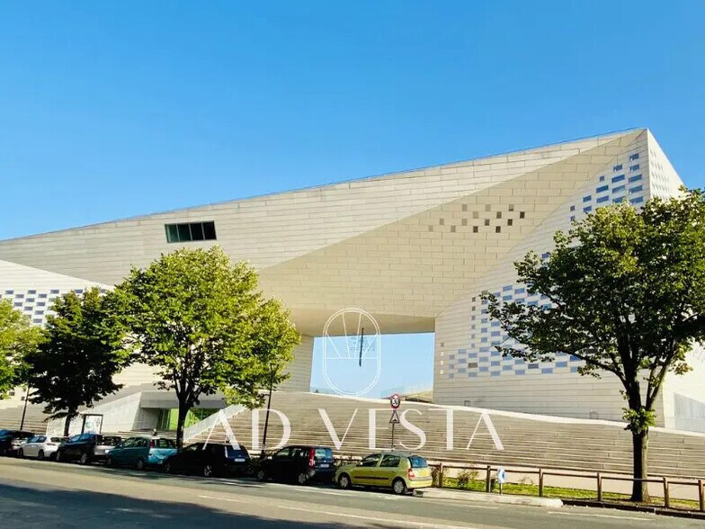 Local commercial dans Bordeaux à louer - Photo de l’immeuble – Image 2 sur 3