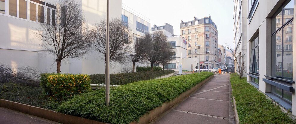 Bureau dans Saint-Ouen-Sur-Seine à louer - Photo de l’immeuble – Image 3 sur 12
