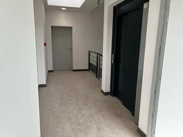 Bureau dans Graveson à louer - Photo de l’immeuble – Image 2 sur 9