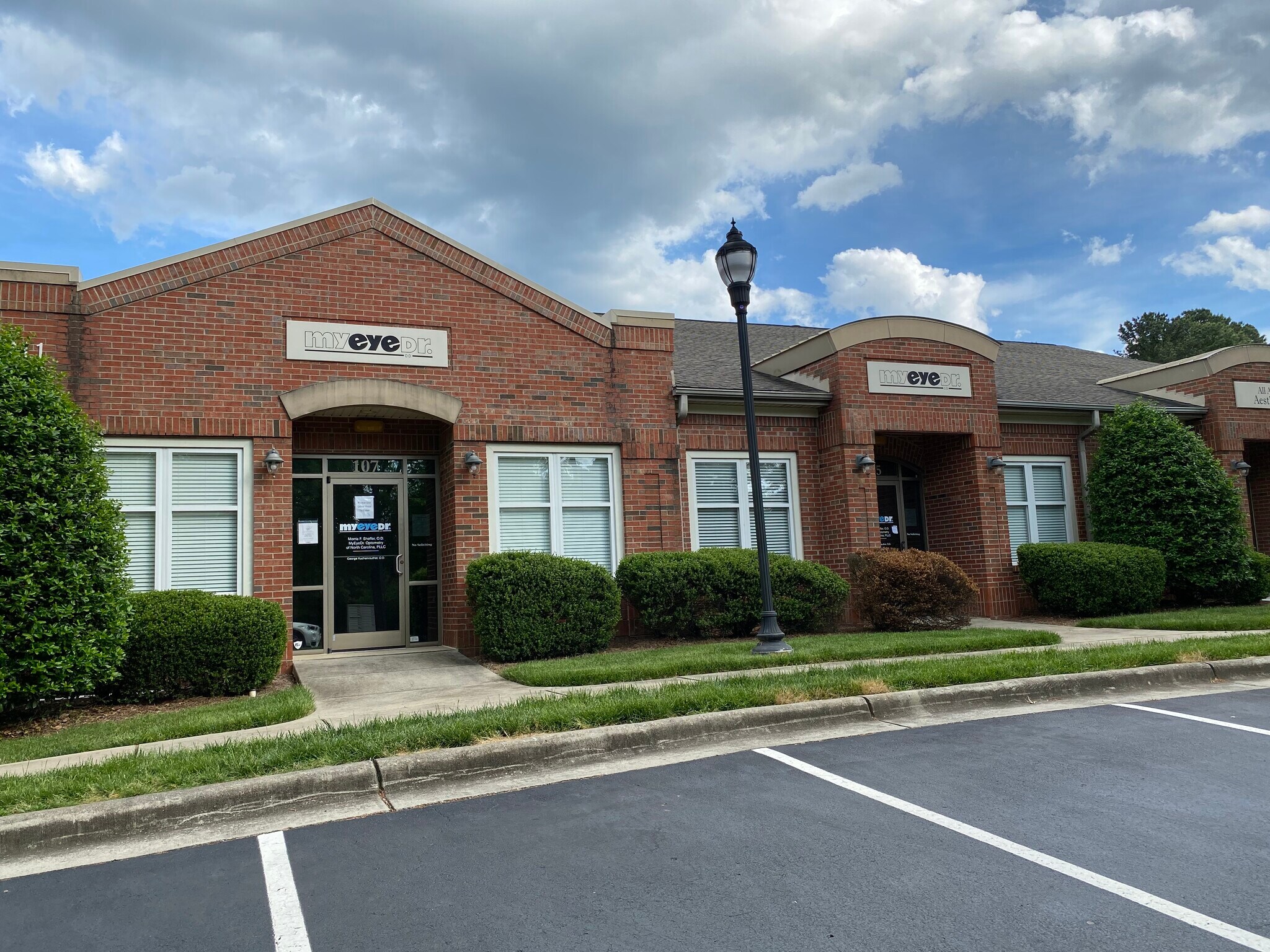 8311 Bandford Way, Raleigh, NC à louer Photo principale– Image 1 sur 23