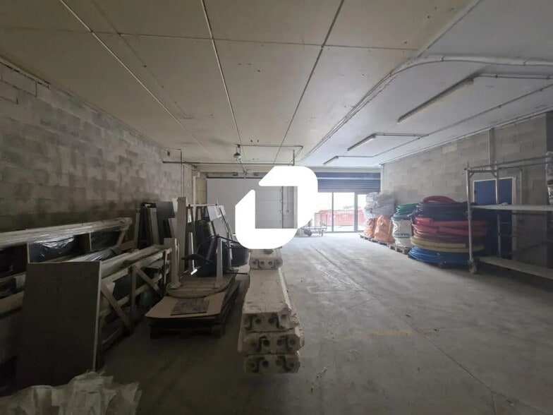 Local d'activités dans Fontenay-Trésigny à vendre - Photo de l’immeuble – Image 1 sur 6