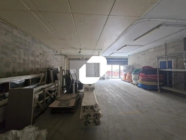 Plus de détails pour Local d’activités à vendre