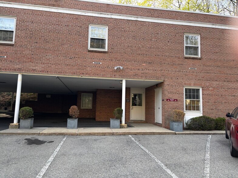 49 Lake Ave, Greenwich, CT à louer - Photo de l’immeuble – Image 2 sur 7