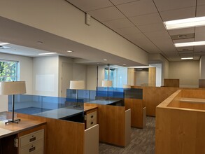 1100 Flynn Rd, Camarillo, CA à louer Photo intérieure– Image 1 sur 4